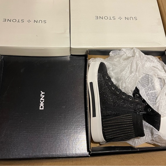 $3+ Starts!!  Designer Brands Unboxing!  Nike, Juicy, Calvin Klein, & More! - Picture 6 of 7